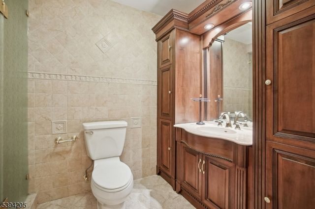 42 Winchester Dr, Scotch Plains Twp., NJ 07076