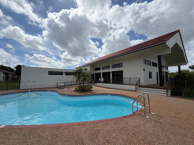 3300 NW 46th Street 104, Oakland Park, FL 33309