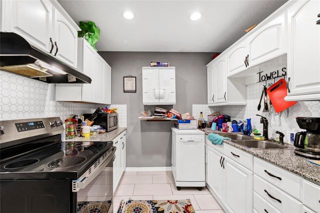 308 S PALM AVENUE, Howey In The Hills, FL 34737