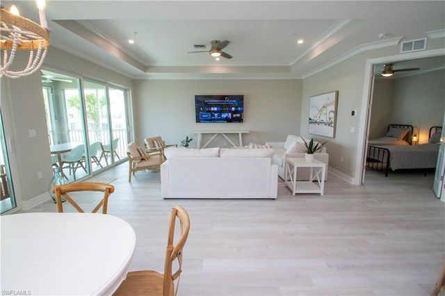 251 Indies DR E 202, Naples, FL 34114
