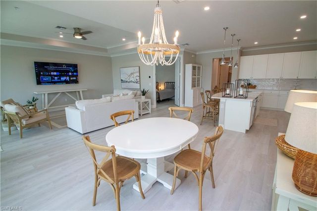251 Indies DR E 202, Naples, FL 34114