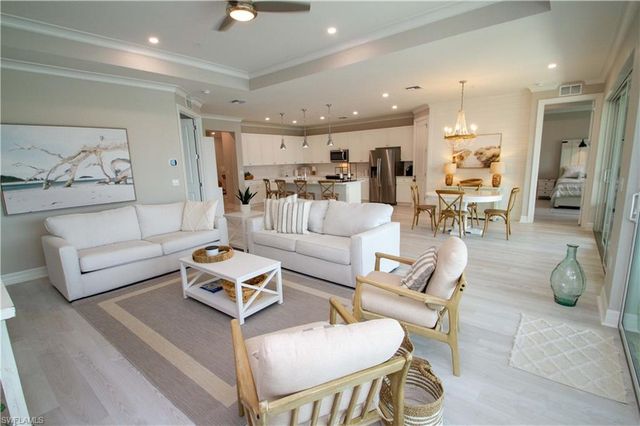 251 Indies DR E 202, Naples, FL 34114