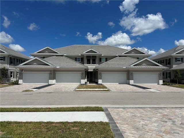 251 Indies DR E 202, Naples, FL 34114