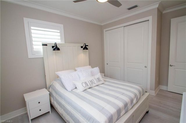 251 Indies DR E 202, Naples, FL 34114