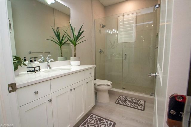 251 Indies DR E 202, Naples, FL 34114