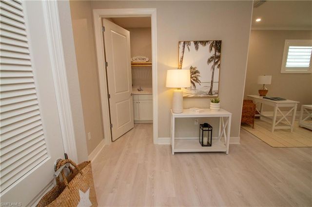 251 Indies DR E 202, Naples, FL 34114