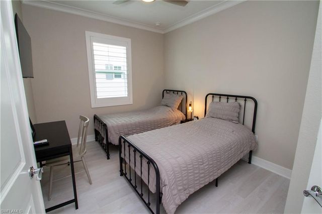 251 Indies DR E 202, Naples, FL 34114
