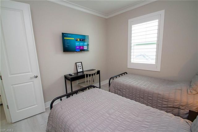 251 Indies DR E 202, Naples, FL 34114
