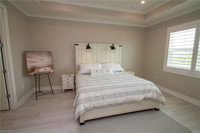 251 Indies DR E 202, Naples, FL 34114