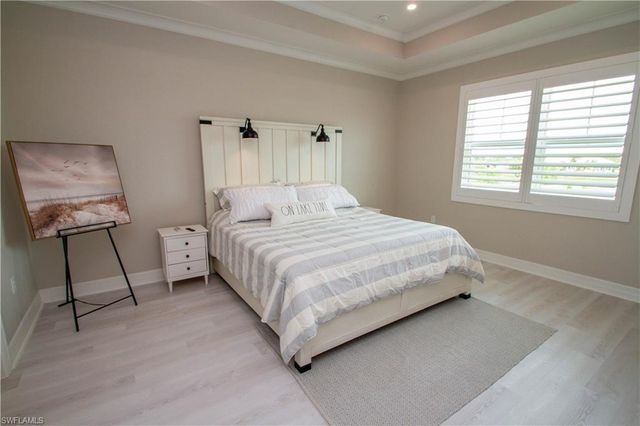 251 Indies DR E 202, Naples, FL 34114