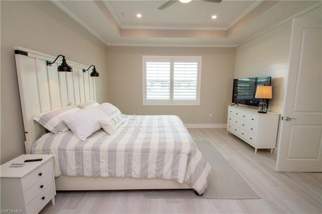 251 Indies DR E 202, Naples, FL 34114