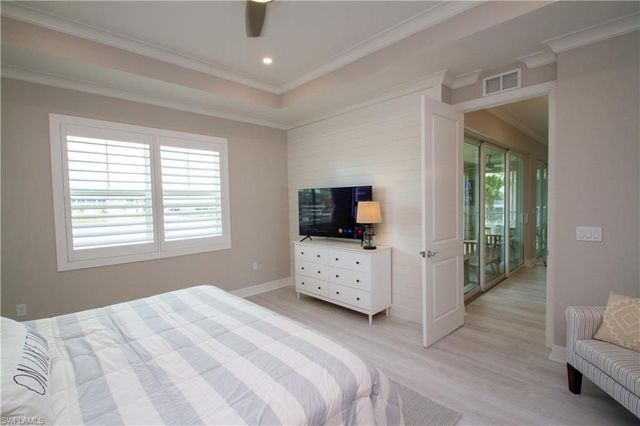 251 Indies DR E 202, Naples, FL 34114