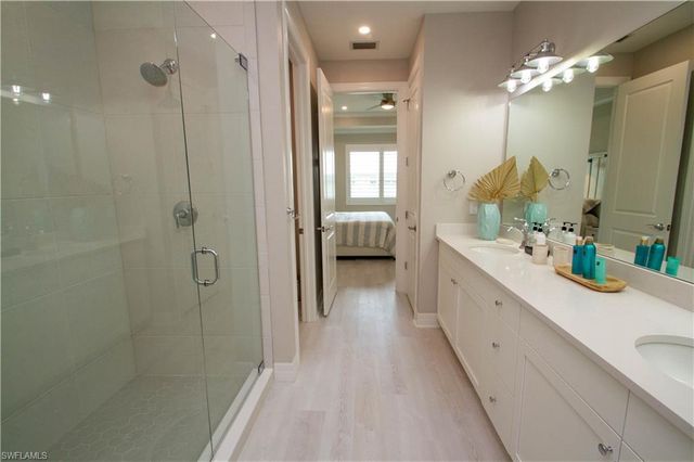 251 Indies DR E 202, Naples, FL 34114