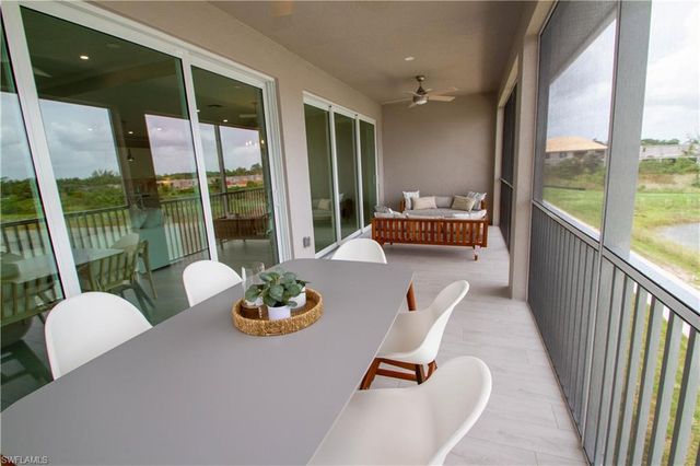251 Indies DR E 202, Naples, FL 34114
