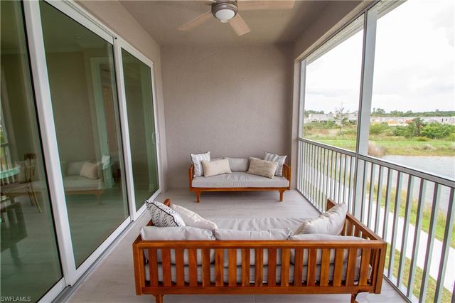 251 Indies DR E 202, Naples, FL 34114