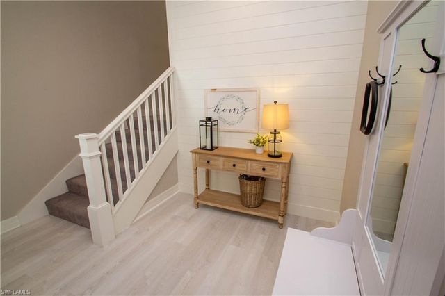 251 Indies DR E 202, Naples, FL 34114