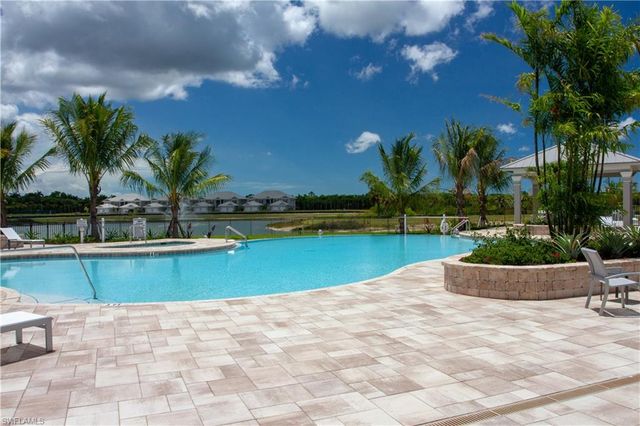 251 Indies DR E 202, Naples, FL 34114