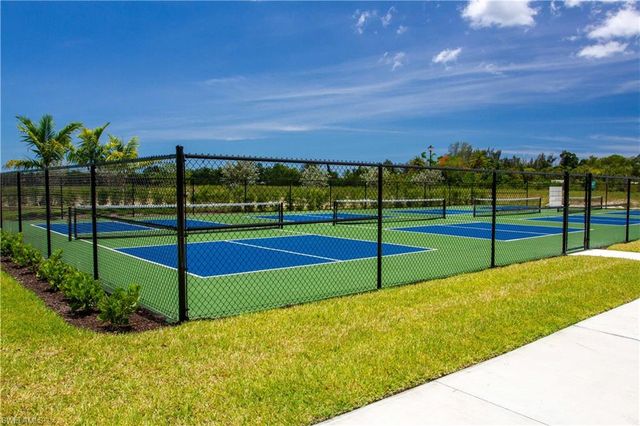 251 Indies DR E 202, Naples, FL 34114