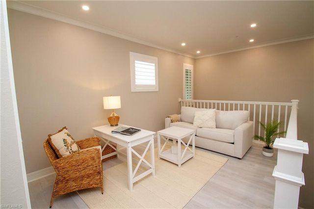 251 Indies DR E 202, Naples, FL 34114