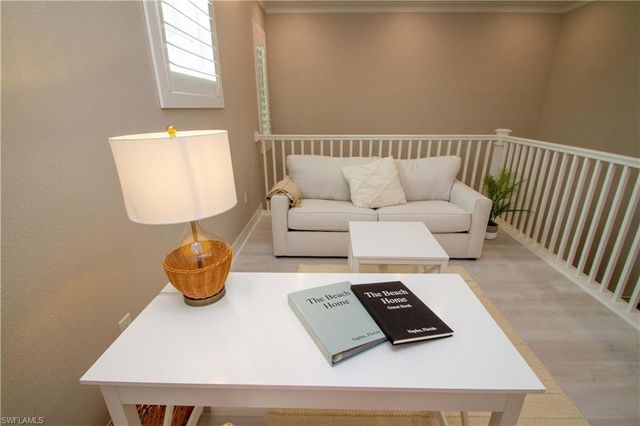 251 Indies DR E 202, Naples, FL 34114