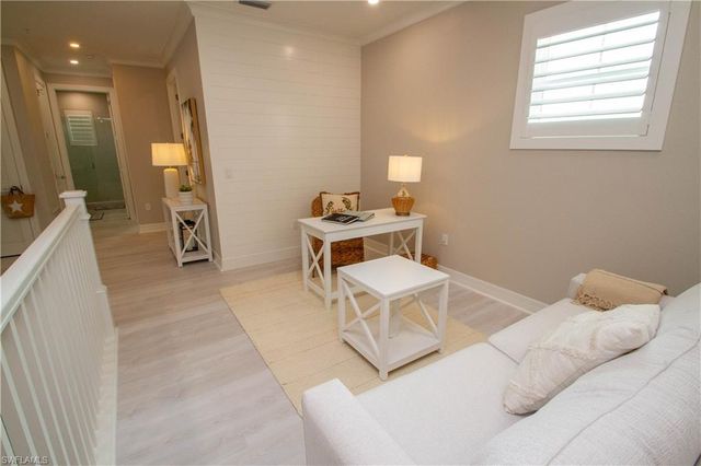 251 Indies DR E 202, Naples, FL 34114