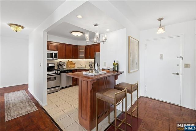2000 Linwood Avenue 14Y, Fort Lee, NJ 07024