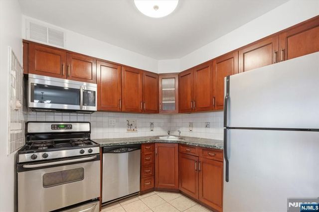 2000 Linwood Avenue 14Y, Fort Lee, NJ 07024