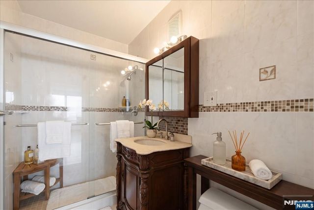 2000 Linwood Avenue 14Y, Fort Lee, NJ 07024