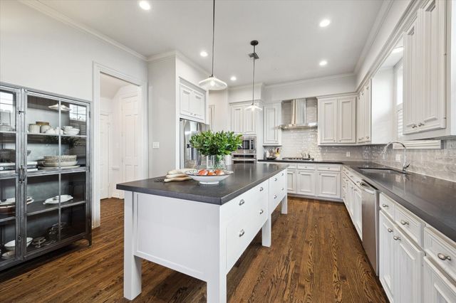 1918 Potomac Drive A, Houston, TX 77057