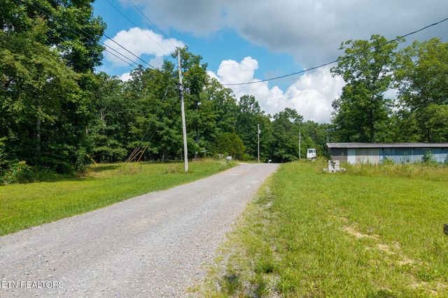 494 Sampson Rd, Crossville, TN 38572