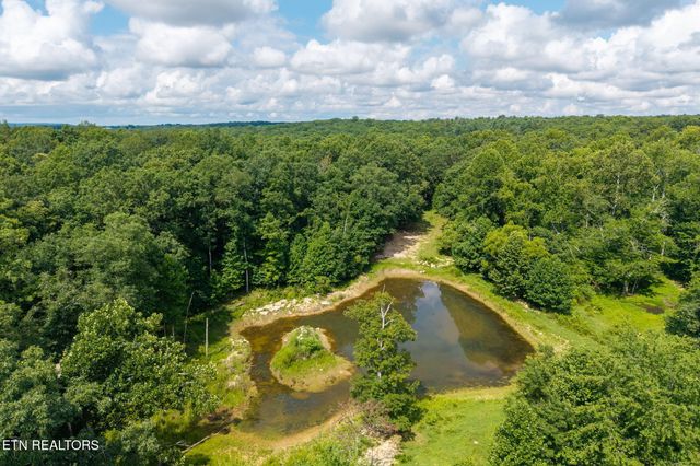 494 Sampson Rd, Crossville, TN 38572