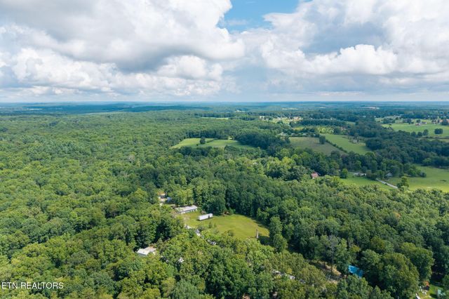 494 Sampson Rd, Crossville, TN 38572