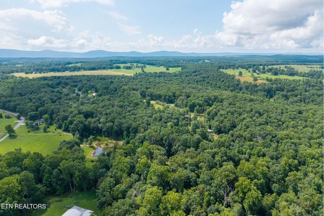494 Sampson Rd, Crossville, TN 38572