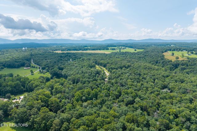 494 Sampson Rd, Crossville, TN 38572