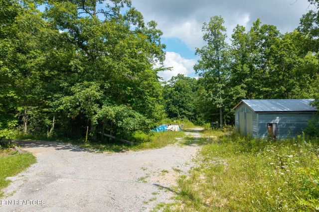 494 Sampson Rd, Crossville, TN 38572