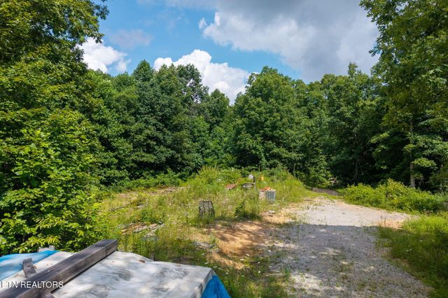 494 Sampson Rd, Crossville, TN 38572