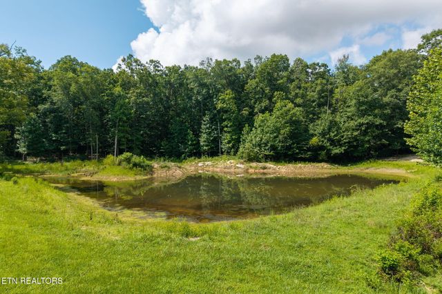 494 Sampson Rd, Crossville, TN 38572
