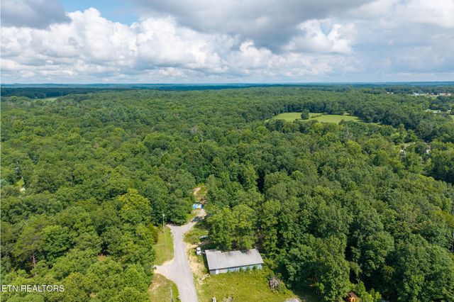494 Sampson Rd, Crossville, TN 38572