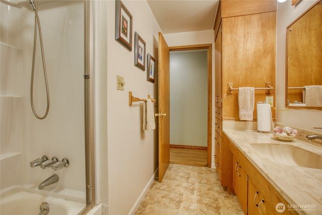 11826 NE Manzanita Lane, Bainbridge Island, WA 98110