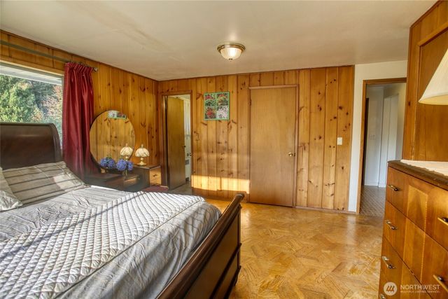 11826 NE Manzanita Lane, Bainbridge Island, WA 98110