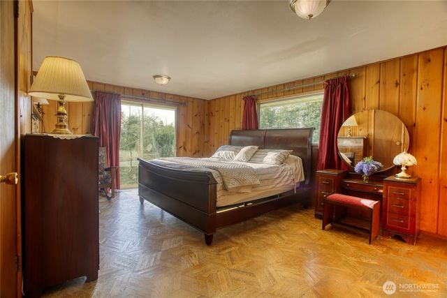 11826 NE Manzanita Lane, Bainbridge Island, WA 98110