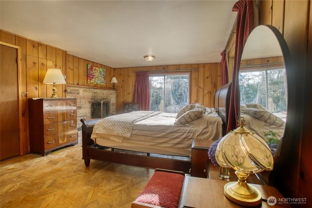 11826 NE Manzanita Lane, Bainbridge Island, WA 98110