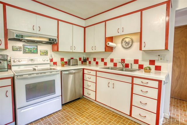 11826 NE Manzanita Lane, Bainbridge Island, WA 98110