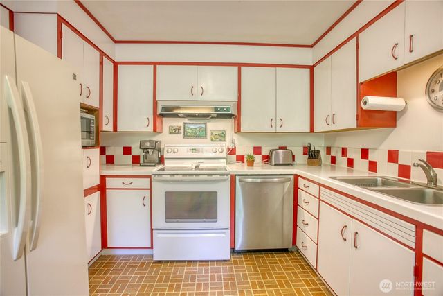 11826 NE Manzanita Lane, Bainbridge Island, WA 98110