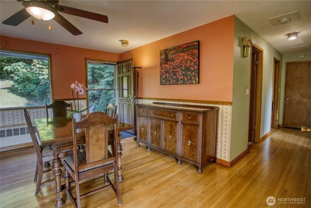 11826 NE Manzanita Lane, Bainbridge Island, WA 98110