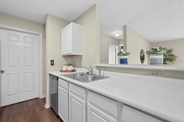 6767 Meadow Creek Drive, 104, Columbus, OH 43235