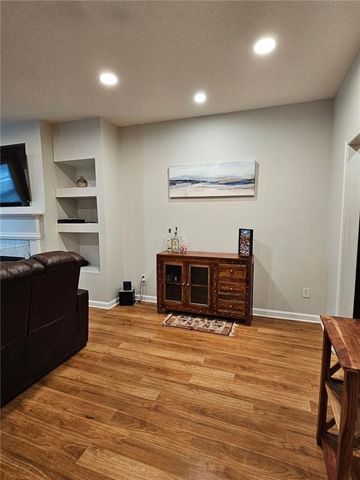 4215 LEGACY Square, Atlanta, GA 30349