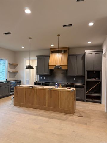 224 Middleton Place, Benton, AR 72019