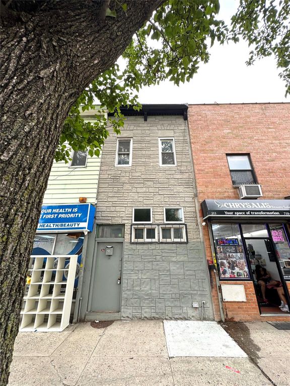 251 Graham Avenue, Brooklyn, NY 11206
