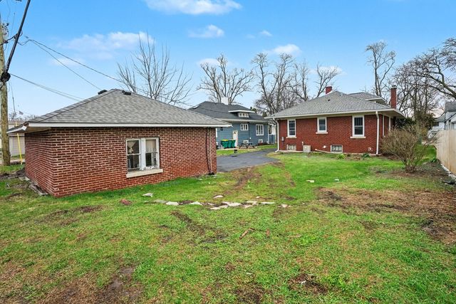 811 Kelly Avenue, Joliet, IL 60435